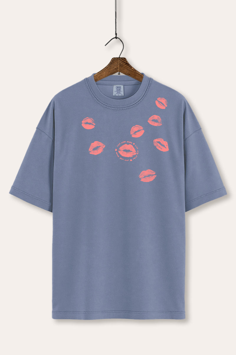 Kiss Mark Lips Graphic Women's Comfort Tee