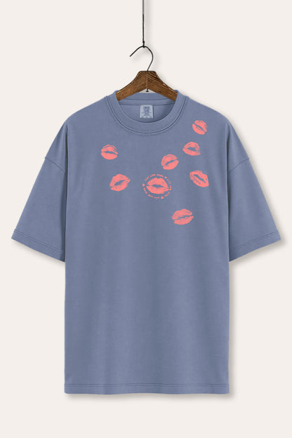 Kiss Mark Lips Graphic Women's Comfort Tee