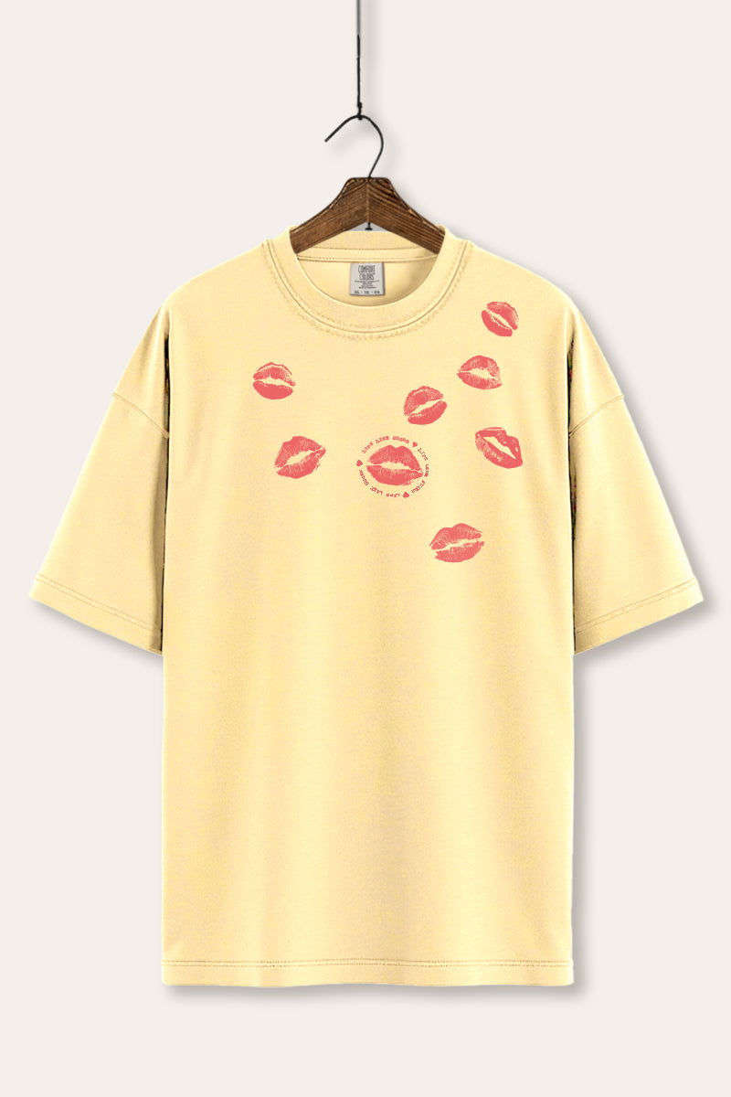 Kiss Mark Lips Graphic Women's Comfort Tee