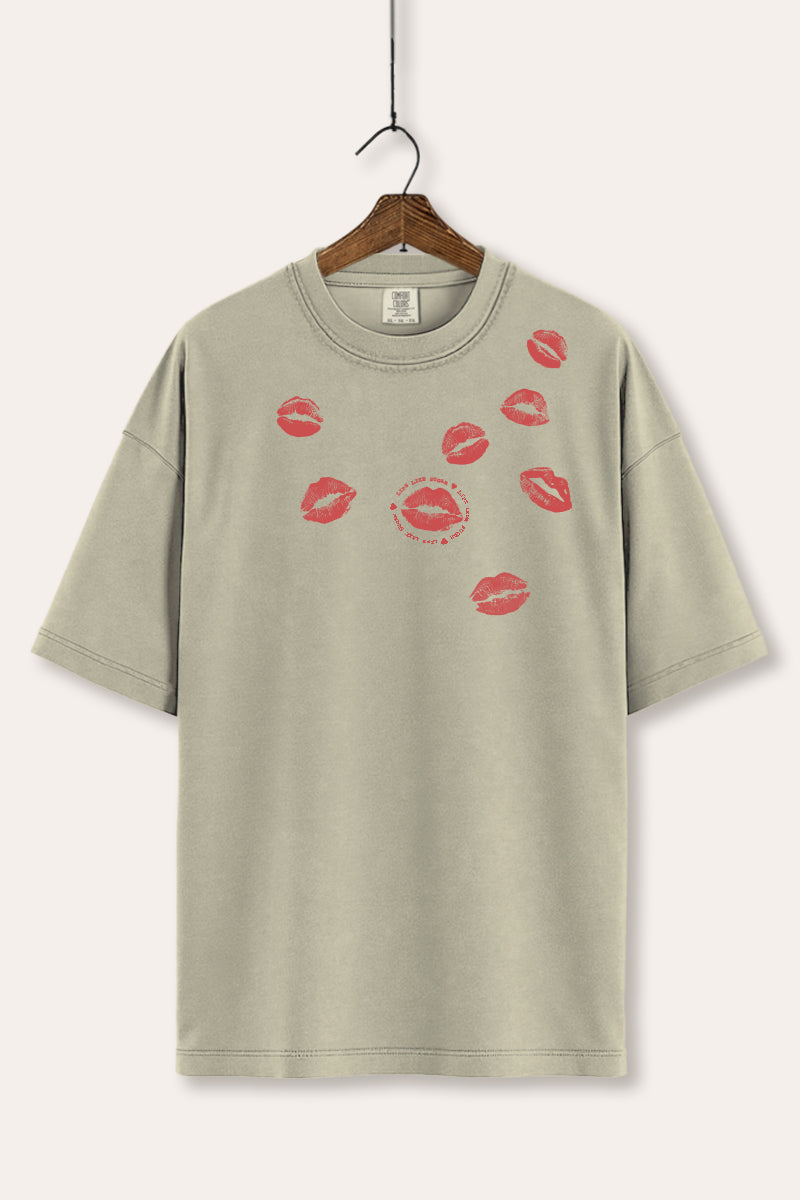 Kiss Mark Lips Graphic Women's Comfort Tee