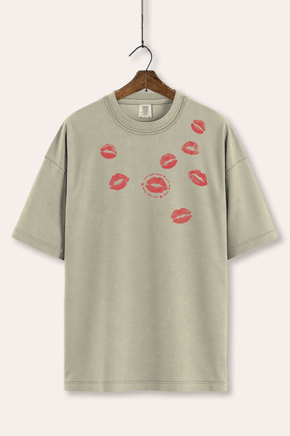 Kiss Mark Lips Graphic Women's Comfort Tee