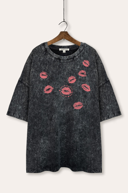 kiss mark lips graphic mineral wash oversized tee