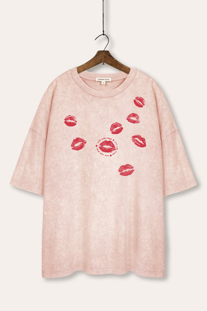 Kiss Mark Lips Graphic Mineral Wash Oversized Tee