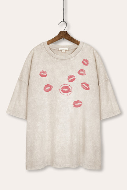 Kiss Mark Lips Graphic Mineral Wash Oversized Tee