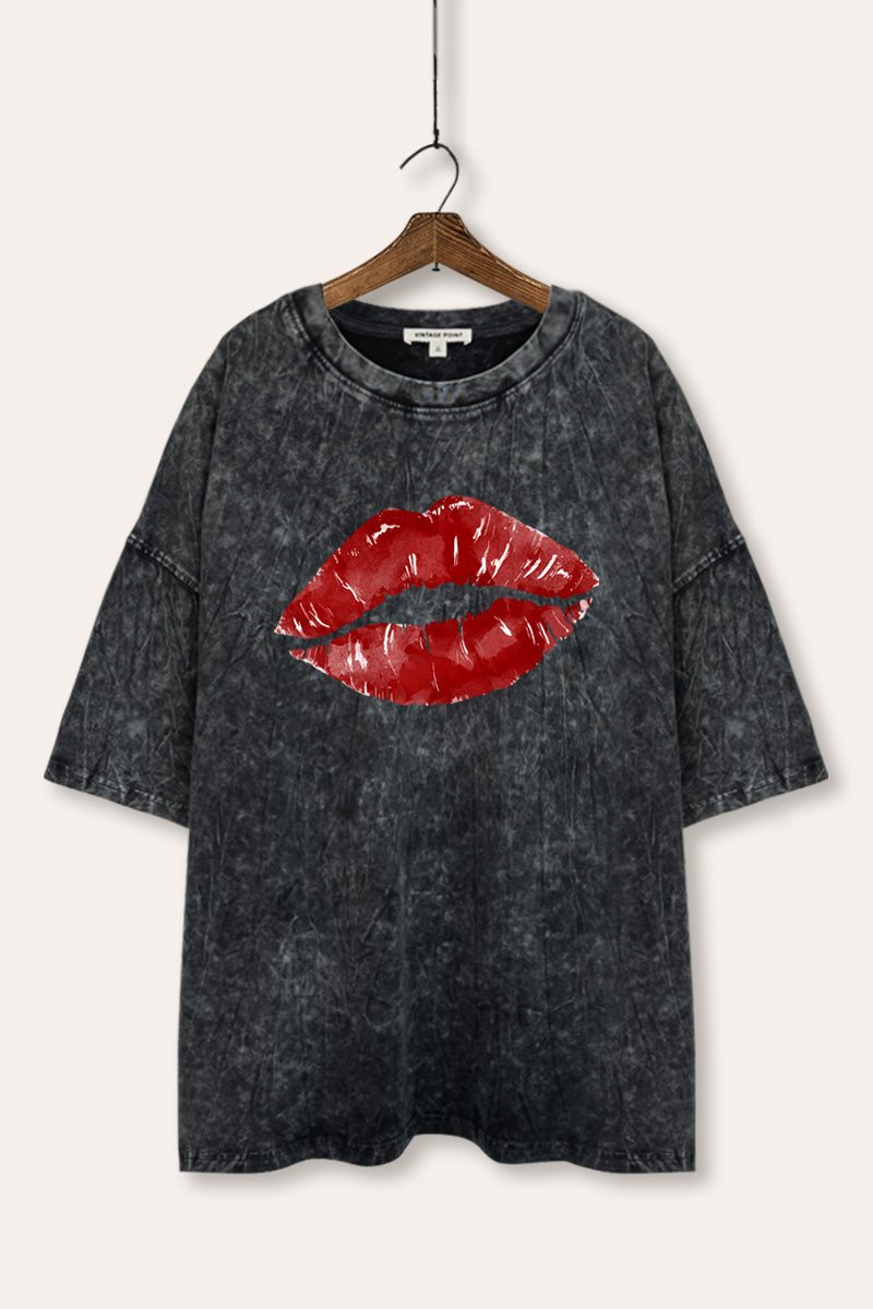 red kiss lips graphic mineral wash oversized tee