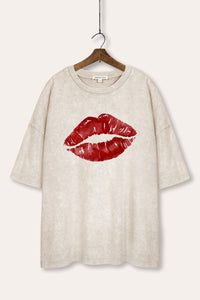 red kiss lips graphic mineral wash oversized tee
