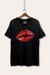 red kiss lips graphic women's basic tee