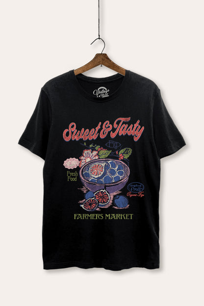 Sweet & Tasty Blueberries Fruit Graphic Women's Basic Casual Tee