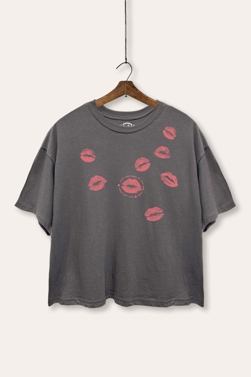 kiss mark lips graphic boxy crop top