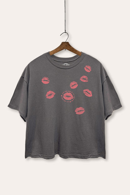 Kiss Mark Lips Graphic Boxy Crop Top