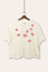 kiss mark lips graphic boxy crop top