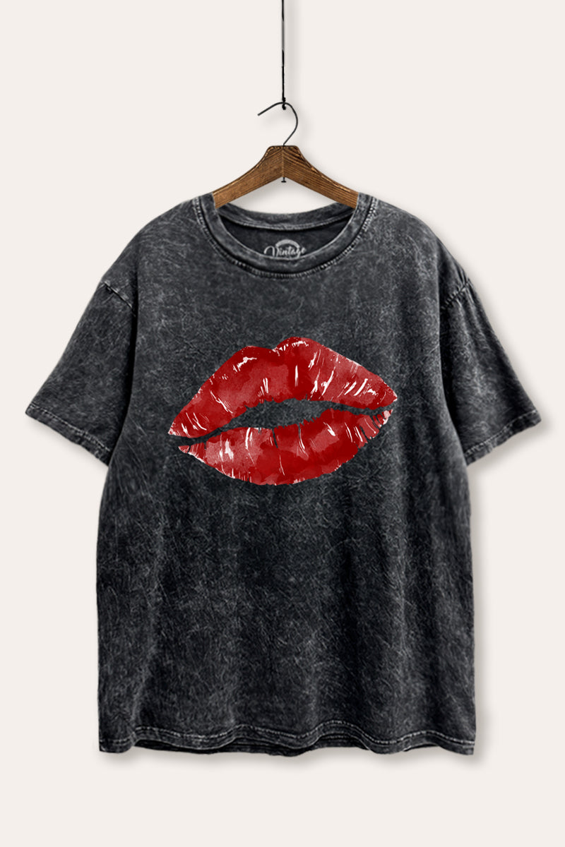 red kiss lips graphic mineral wash boxy tee