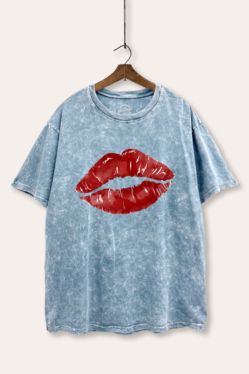 red kiss lips graphic mineral wash boxy tee