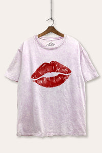 red kiss lips graphic mineral wash boxy tee