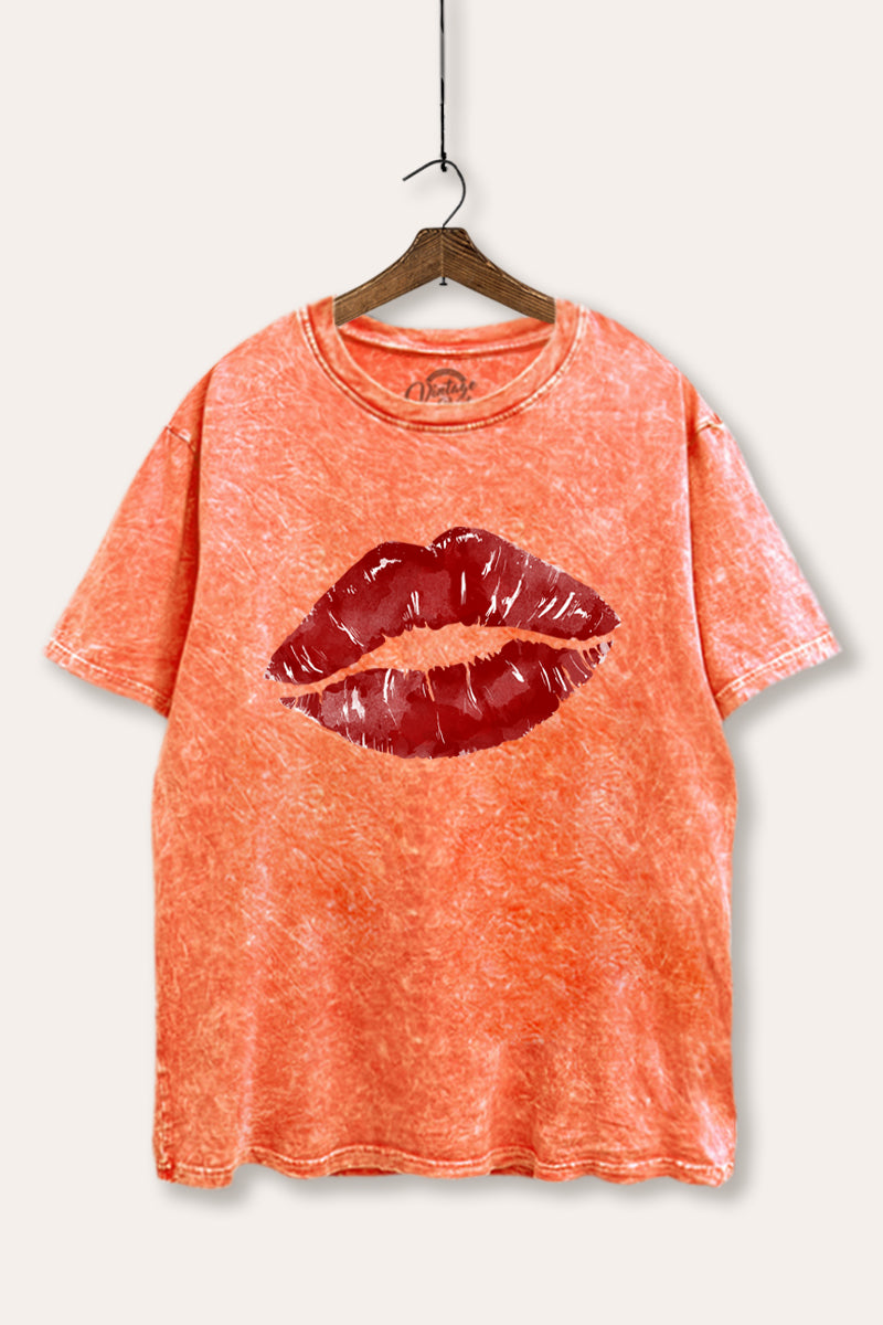 red kiss lips graphic mineral wash boxy tee