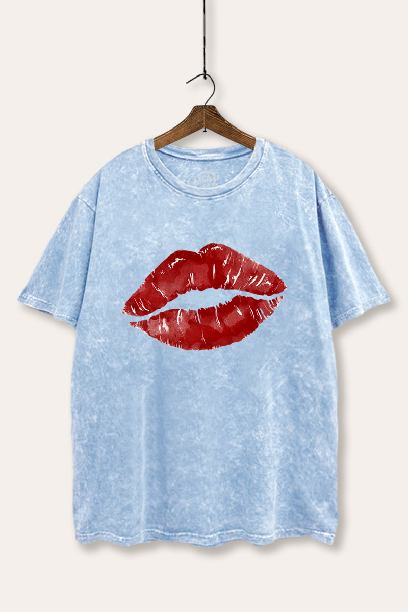 red kiss lips graphic mineral wash boxy tee