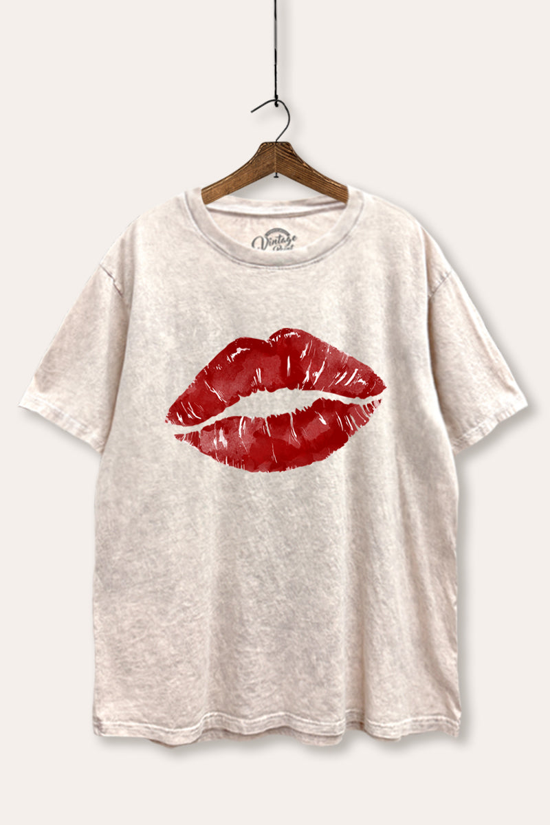 red kiss lips graphic mineral wash boxy tee